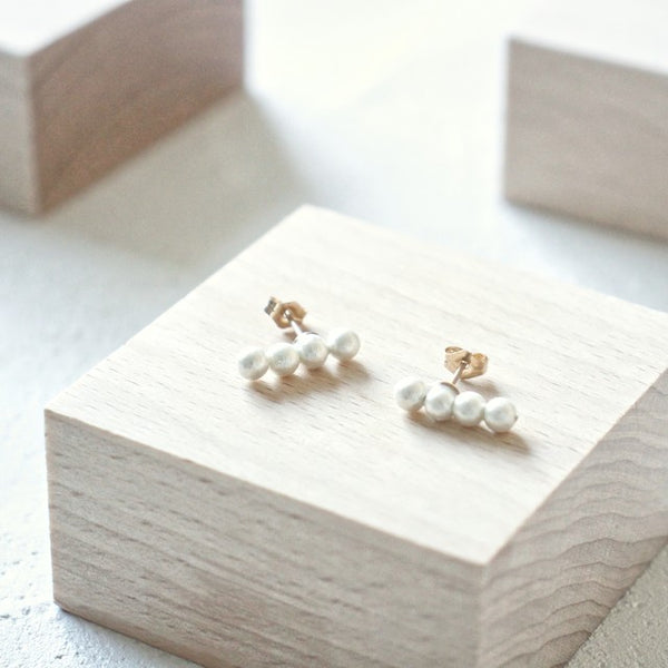 【KOE】パール4粒スタッドピアス