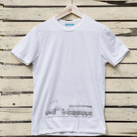 YUIGAHAMA Art T-Shirt < train>