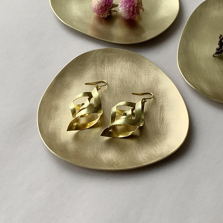 鎌倉雑貨 GOKOTI YUIGAHAMA【WATO】Stone S ふぞろいの真鍮皿 – GOKOTI